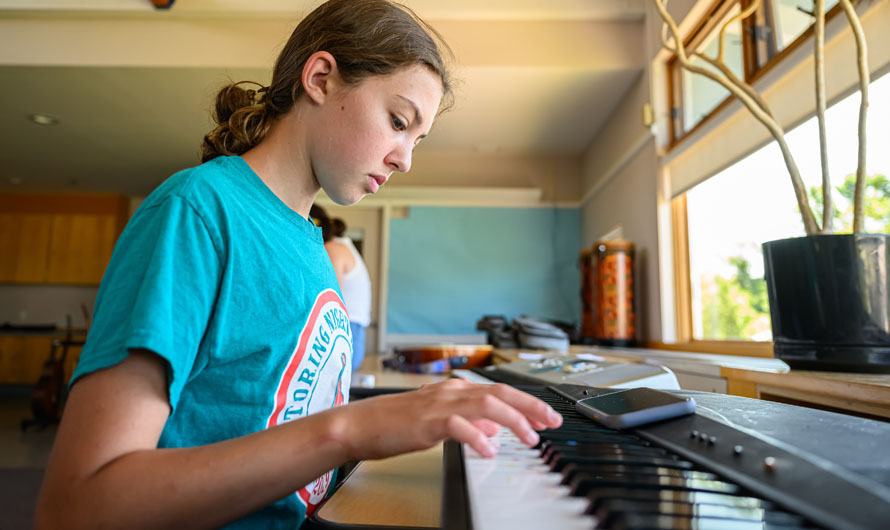 girl playing piano