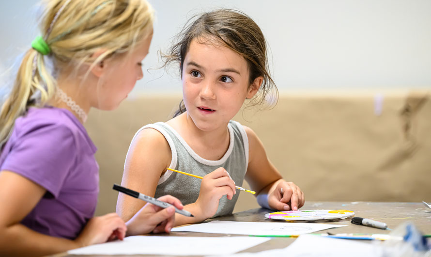 girls painting
